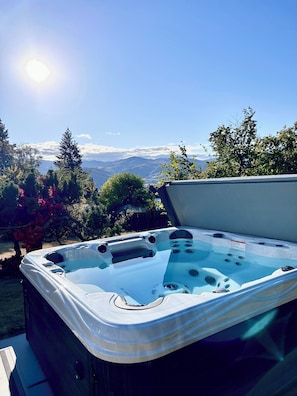 Brand new hot tub, maintained professionally every week.