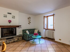 Furniture, Window, Couch, Picture Frame, Wood, Comfort, Interior Design, Flooring, Building, House