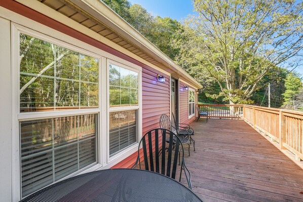 Warm Springs Vacation Rental | 2BR | 2BA | 1,050 Sq Ft | 6 Steps Required