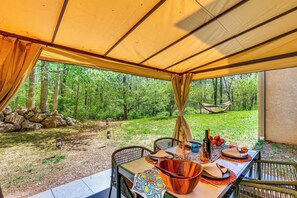 Covered Patio | Outdoor Dining