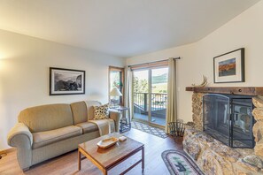 Living Room | Smart TV | Single-Story Unit