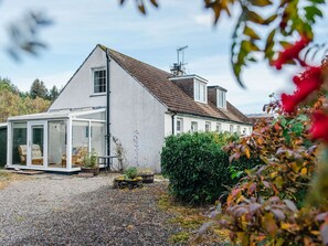 Ciel, Plante, Bâtiment, Fenêtre, Propriété, Nuage, Maison, Fleur, Arbre, Chalet