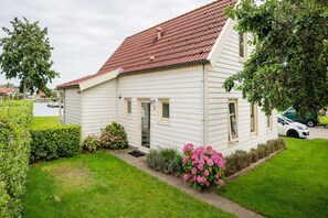Außenseite Ferienhaus [Sommer]