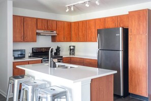 Fully-Equipped Kitchen with Centered Island