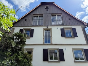 Ein Bauernhaus erfährt auch außen eine Verwandlung