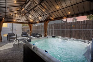 Indoor spa tub