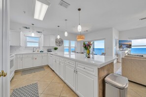 Enjoy preparing home cooked meals in this spacious, fully-stocked kitchen while overlooking the shimmering Gulf of Mexico!