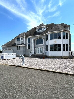 Your Beach home, large and elegance