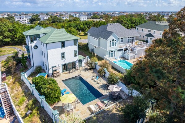 M842: Bella Vita OBX  | Back Exterior