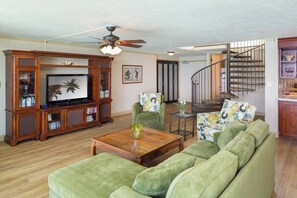 Large Oceanfront Haven (6)