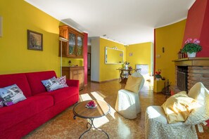 Autumn, Living Room, Spring, Summer