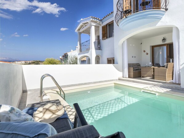 Ciel, Propriété, L'Eau, Piscine, Nuage, Bleu Azur, Bâtiment, Mobilier De Jardin, Ombre, Balancelle