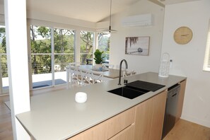 Kitchen & Dining 