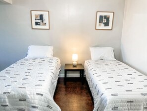 Versatile living room with two twin beds, perfect for extra guests