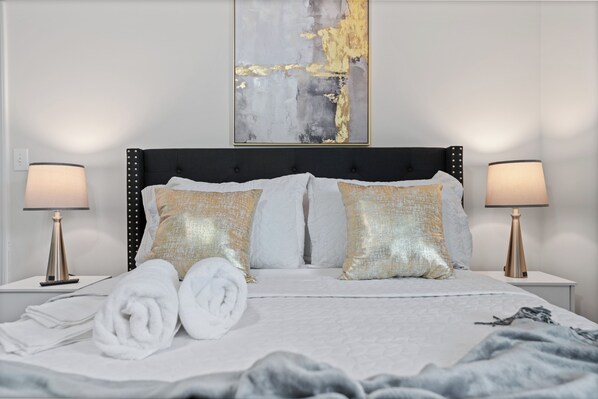 [Queen] 4 Pillows