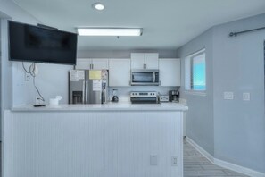 All modern appliances to make meal preparation a breeze.
