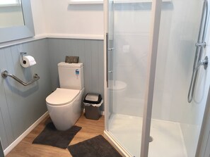 Fully refurbished bathroom. Hot water is on infinity gas.
