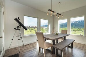 From both the dining and living areas, you can enjoy majestic mountain vistas.