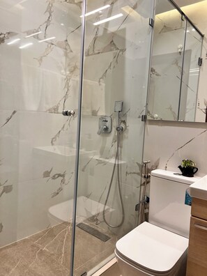 Toilettes et douche