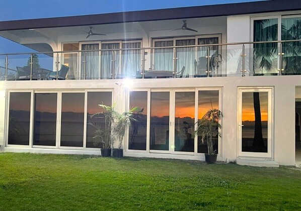 SUNSET HOUSE VIEW 