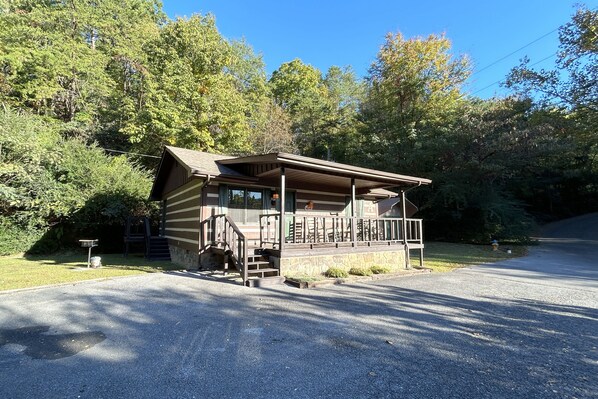 On Dolly Time located 1 mile from Dollywood