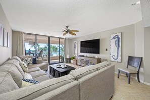 Livingroom with balcony access and Gulf View