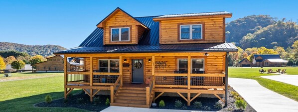 Beautiful log cabin with stunning views and a welcoming front porch. 