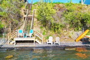 walk down 20 steps to the shale rock waterfront.