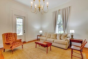Family Room | Flat-Screen TV w/ Cable