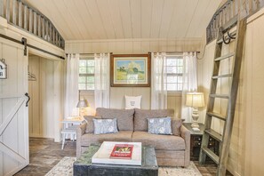 2 Loft Sleeping Areas | 2 Queen Beds | Ladder Required