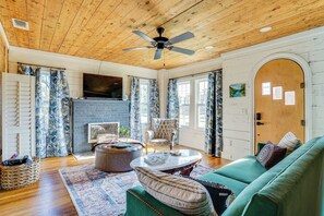 Living Room | Flat-Screen TV | Books