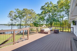 Deck | Fire Table | Smart TV | Lake Views