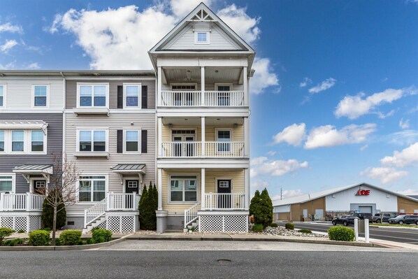 Broad Marsh 112E Exterior