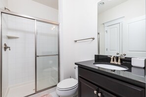 Broad Marsh 112E First Level Full Bathroom