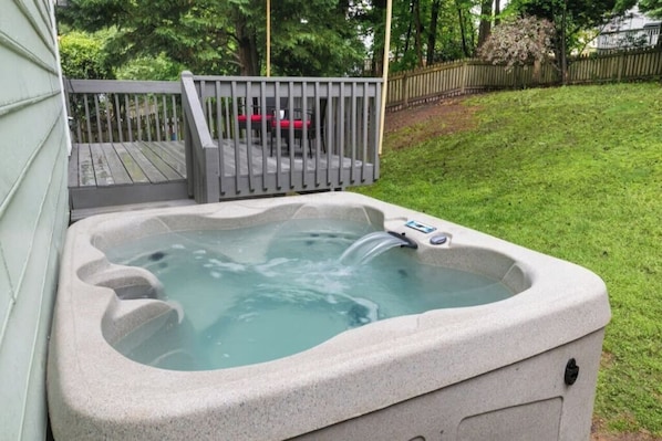 This luxurious hot tub is the ideal spot to escape the stress of everyday life.