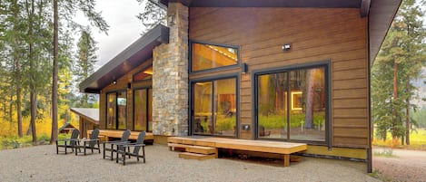 Winthrop Vacation Rental | 4BR | 4BA | 2,500 Sq Ft | Stairs Required