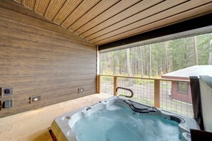 Private Hot Tub | Multi-Level Home