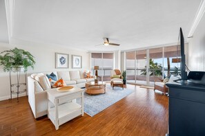 Large Coastal Livingroom with balcony facing the Gulf