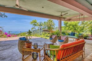 A dream vacation home located in the beautiful community of Lagunas de Baru, Costa Rica 15 minutes away from Dominical beach, which offers spectacular ocean views of Playa Guapil below the picturesque mountains of Lagunas de Barú.