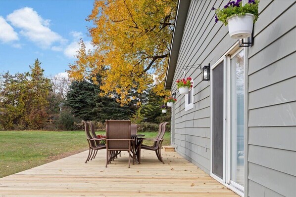 Outdoor dining