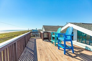 The upper deck is perfect for catching some rays!