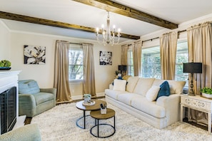 Living Room | Smart TV | Free WiFi