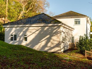 Pflanze, Gebäude, Fenster, Himmel, Natur, Haus, Baum, Grundstueck, Holz, Sonnenlicht
