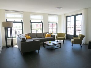 Canapé, Meubles, Confort, Table, Fenêtre, Chaise, Canapé-Lit, Salon, Ombre, Bois