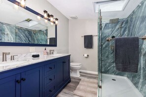 Beautiful en suite bathroom