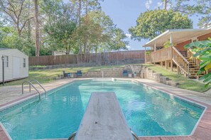 The backyard is the perfect place to entertain guests or simply enjoy a quiet evening at home. The swimming pool (accessible only from April to October), patio, and barbecue grill provide everything you need for a fun-filled summer.

