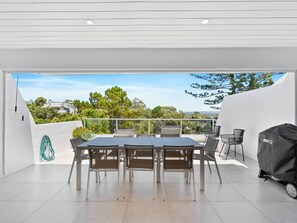 Alfresco dining, large balcony with views plus bbq