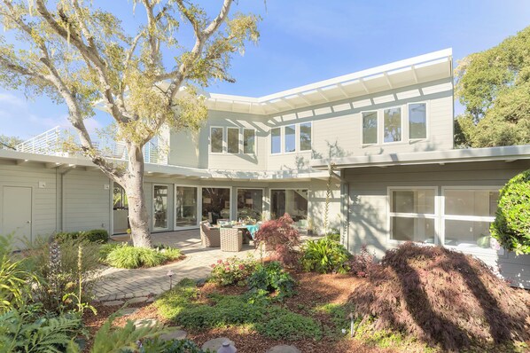 Welcome to "Lilli Pad" - Beautifully Remodeled Carmel Home