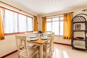 Cransley, Scratby - Host & Stay