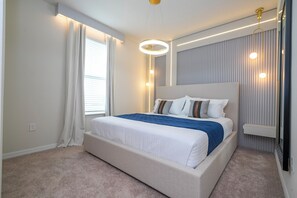 First floor king bedroom